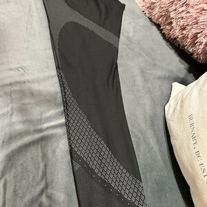 Lulu lemon tights, great material size 6